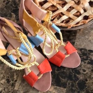 TWICE USED Fashionable Heels with Gold Lace